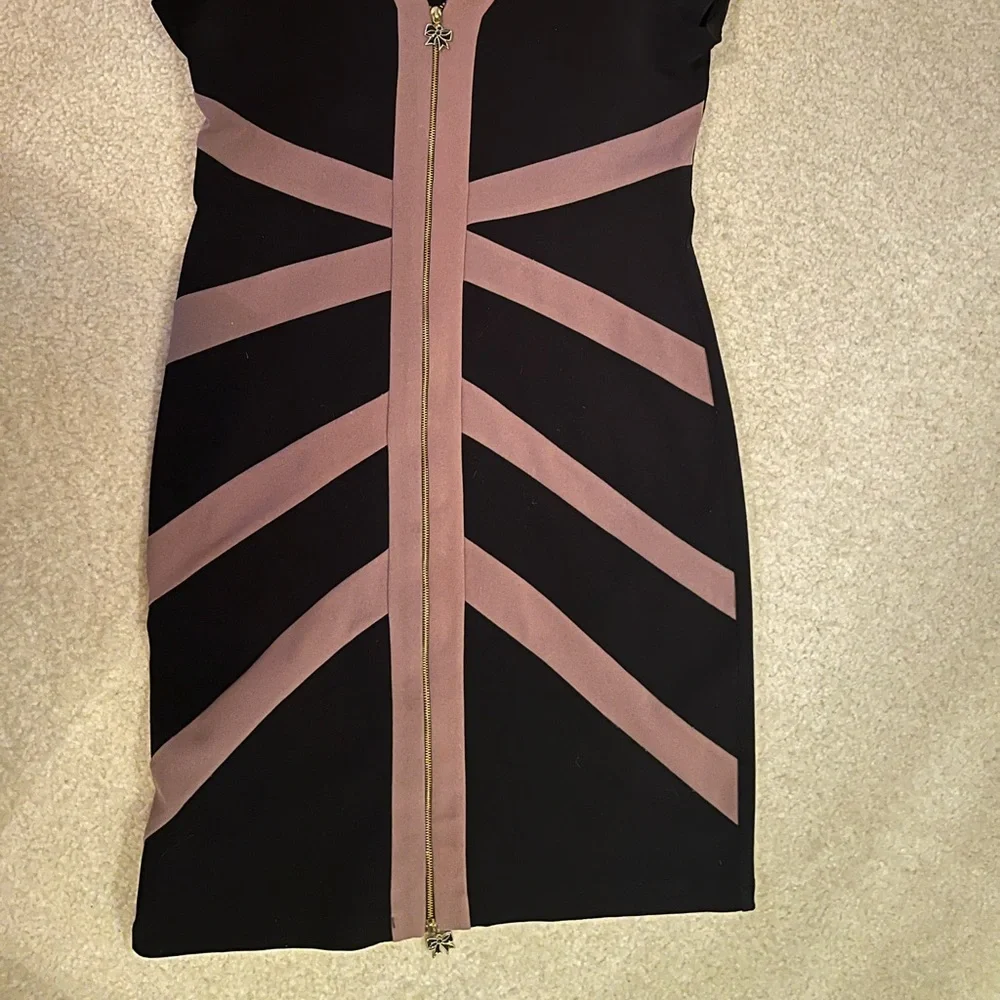 Dress - Picture 8 of 8